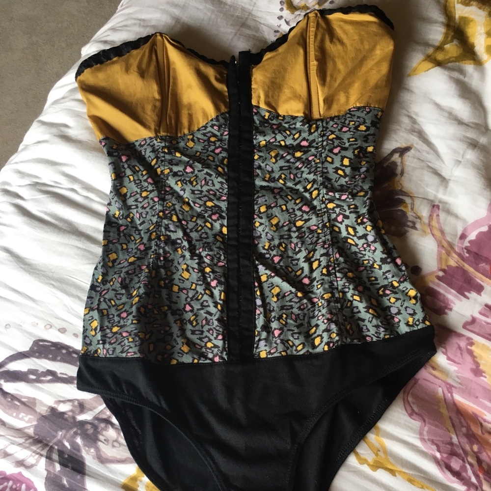 Strapless bodysuit with colorful leopard bodice